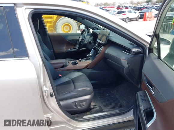 2021 Toyota Venza LE with VIN JTEAAAAH4MJ030822, listed as a IAAI auction lot 41864005 with 6,661 mi miles. Bid and sale history available at carsss.com. Image 5.