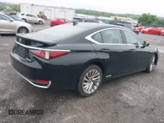 2022 Lexus ES 300h Luxury z VIN 58AEA1C19NU025142, wystawiony jako IAAI lot #42274877 z przebiegiem 33 645 mil mil oraz . Historia ofert i sprzedaży dostępna na DreamBid. Obrazek 4.