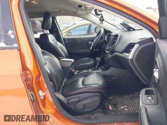 2015 Jeep Cherokee Trailhawk with VIN 1C4PJMBS9FW655233, listed as a IAAI auction lot 41430715 with 138,181 mi miles and . Bid and sale history available at carsss.com. Image 5.