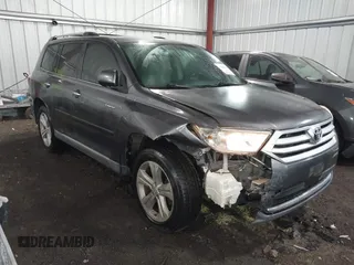 2013 Toyota Highlander Limited z VIN 5TDDK3EH0DS221189, wystawiony jako IAAI lot #42396554 z przebiegiem 237 676 mil mil oraz . Historia ofert i sprzedaży dostępna na DreamBid. Obrazek 1.