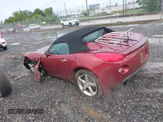 2009 Pontiac Solstice GXP z VIN 1G2MG35XX9Y102204, wystawiony jako IAAI lot #42255138 z przebiegiem 106 472 mil mil oraz . Historia ofert i sprzedaży dostępna na DreamBid. Obrazek 3.