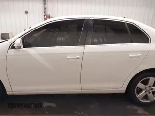 2008 Volkswagen Jetta Sedan SE with VIN 3VWRM71K98M015672, listed as a IAAI auction lot 41275576 with 161,131 mi miles. Bid and sale history available at carsss.com. Image 14.