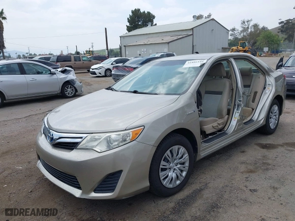 2013 Toyota Camry Hybrid LE with VIN 4T1BD1FK7DU076272, listed as a IAAI auction lot 41886449 with 147,116 mi miles. Bid and sale history available at carsss.com. Image 2.