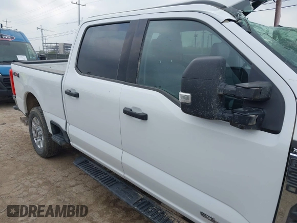 2024 Ford F-250 XL with VIN 1FT7W2BT5RED79934, listed as a IAAI auction lot 42303040 with 39,011 mi miles and . Bid and sale history available at DreamBid. Image 13.