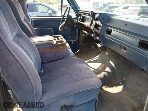 1985 Ford F-250 z VIN 1FTHX25L8FKA37064, wystawiony jako IAAI lot #42373947 z przebiegiem 12 428 mil mil oraz . Historia ofert i sprzedaży dostępna na DreamBid. Obrazek 5.