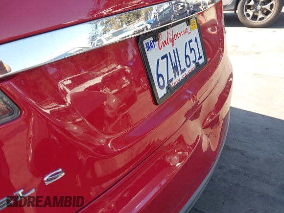 2013 Tesla Model S с VIN 5YJSA1CN1DFP09577, выставлен на аукционе IAAI как лот 41626684 с пробегом 128 289 миль миль и . История ставок и продаж доступна на DreamBid. Изображение 6.