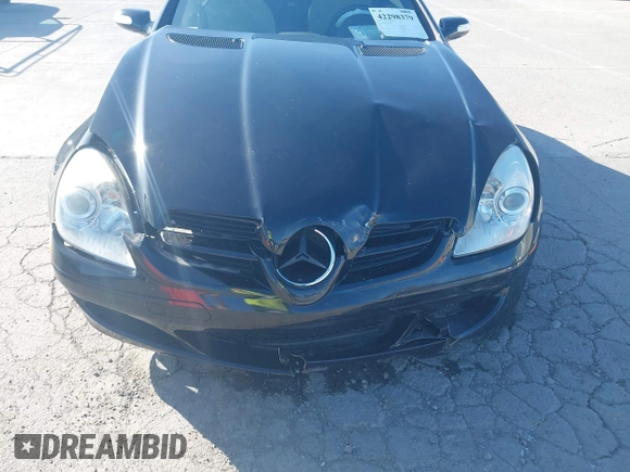 2005 Mercedes-Benz SLK 230/320 z VIN WDBWK56F85F051357, wystawiony jako IAAI lot #42298379 z przebiegiem 50 038 mil mil oraz . Historia ofert i sprzedaży dostępna na DreamBid. Obrazek 6.