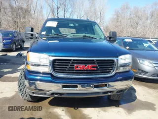 2005 GMC Yukon XL SLT with VIN 3GKGK26G35G191865, listed as a IAAI auction lot 41773994 with 211,199 mi miles. Bid and sale history available at carsss.com. Image 13.