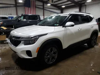 2024 Kia Seltos S z VIN KNDEUCAA6R7548382, wystawiony jako Copart lot #55791475 z przebiegiem 9 452 mil mil oraz Szkoda całkowita • Salvage title. Historia ofert i sprzedaży dostępna na DreamBid. Obrazek 1.