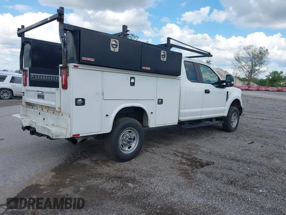 2019 Ford F-250 XL with VIN 1FD7X2B60KEC25009, listed as a IAAI auction lot 42133340 with 159,294 mi miles and . Bid and sale history available at DreamBid. Image 4.