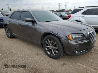 2014 Chrysler 300 S z VIN 2C3CCAGG3EH238946, wystawiony jako Copart lot #58564395 z przebiegiem 214 122 mil mil oraz Czysty tytuł • Clean title. Historia ofert i sprzedaży dostępna na DreamBid. Obrazek 4.