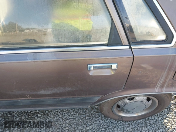 1985 Toyota Camry z VIN JT2SV12EXF0291360, wystawiony jako IAAI lot #42094530 z przebiegiem 426 444 mil mil oraz . Historia ofert i sprzedaży dostępna na DreamBid. Obrazek 6.