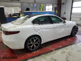 2020 Alfa Romeo Giulia Ti Sport with VIN ZARFANBN1L7636408, listed as a Copart auction lot 88179835 with 31,604 mi miles and Salvage Title. Bid and sale history available at carsss.com. Image 3.