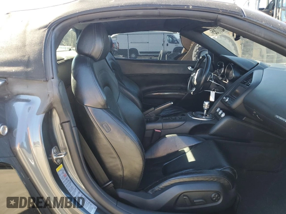 2011 Audi R8 z VIN WUASUAFG9BN002572, wystawiony jako Copart lot #47427785 z przebiegiem 51 113 mil mil oraz Szkoda całkowita • Salvage title. Historia ofert i sprzedaży dostępna na DreamBid. Obrazek 10.