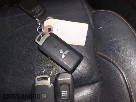 2018 Mitsubishi Eclipse Cross SE z VIN JA4AT5AA8JZ068425, wystawiony jako IAAI lot #41333765 z przebiegiem 64 000 mil mil oraz . Historia ofert i sprzedaży dostępna na DreamBid. Obrazek 11.