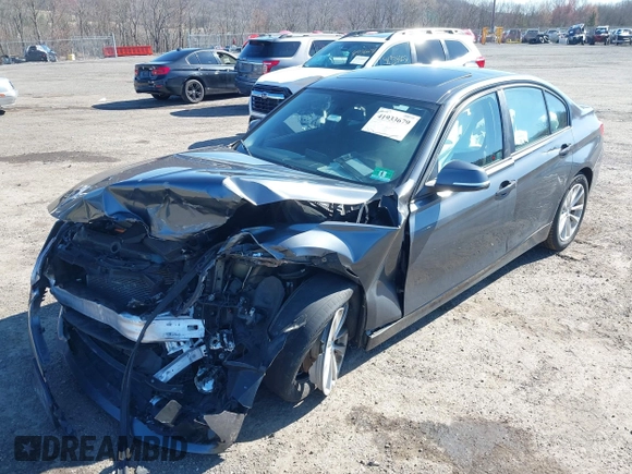 2016 BMW 3 Series 320i xDrive z VIN WBA8E5G59GNU21101, wystawiony jako IAAI lot #41933679 z przebiegiem Nie podano mil oraz . Historia ofert i sprzedaży dostępna na DreamBid. Obrazek 2.