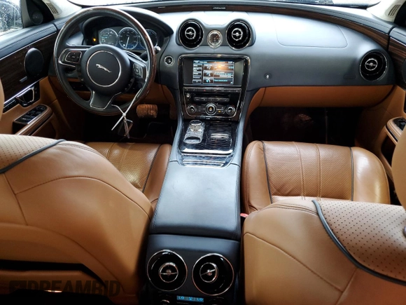 2015 Jaguar XJ Portfolio with VIN SAJWJ2GD2F8V90287, listed as a Copart auction lot 50291095 with 46,917 mi miles and Salvage title. Bid and sale history available at DreamBid. Image 8.