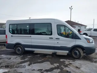 2018 Ford Transit XL z VIN 1FDZX2CM7JKA52904, wystawiony jako IAAI lot #41677165 z przebiegiem 15 201 mil mil oraz . Historia ofert i sprzedaży dostępna na DreamBid. Obrazek 13.