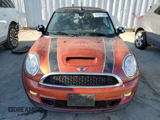 2015 MINI Convertible S z VIN WMWZP3C52FT708282, wystawiony jako Copart lot #42491815 z przebiegiem 31 586 mil mil oraz Szkoda całkowita • Salvage title. Historia ofert i sprzedaży dostępna na DreamBid. Obrazek 5.