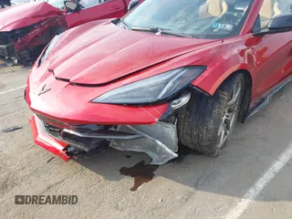 2024 Chevrolet Corvette 2LZ z VIN 1G1YE2D35R5605516, wystawiony jako IAAI lot #42291526 z przebiegiem 2472 mil mil oraz . Historia ofert i sprzedaży dostępna na DreamBid. Obrazek 6.