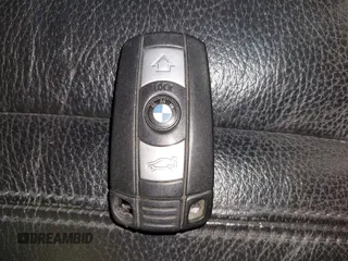 2009 BMW 3 Series 328i xDrive z VIN WBAWC33539PC87767, wystawiony jako IAAI lot #41988576 z przebiegiem 122 842 mil mil oraz . Historia ofert i sprzedaży dostępna na DreamBid. Obrazek 11.