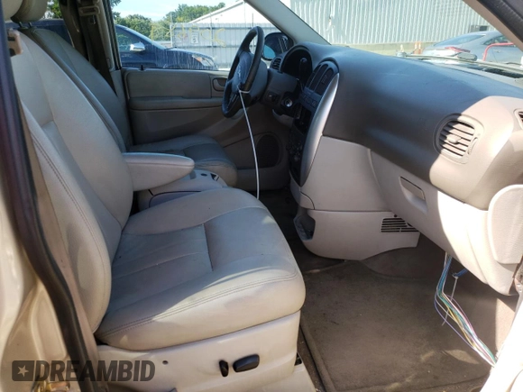 2005 Chrysler Town & Country Touring with VIN 2C4GP54L15R171414, listed as a Copart auction lot 50311912 with 209,689 mi miles and Non Repairable. Bid and sale history available at carsss.com. Image 5.