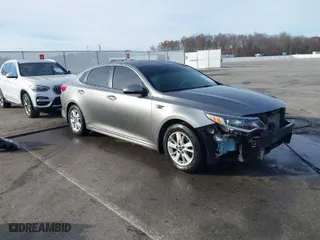 2018 Kia Optima S with VIN 5XXGT4L35JG229633, listed as a IAAI auction lot 40955513 with 141,576 mi miles. Bid and sale history available at carsss.com. Image 1.
