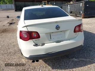 2008 Volkswagen Jetta Sedan SE with VIN 3VWRM71K18M042753, listed as a IAAI auction lot 42009974 with 208,244 mi miles. Bid and sale history available at carsss.com. Image 16.