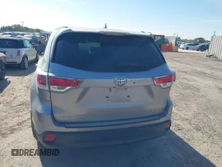 2016 Toyota Highlander XLE z VIN 5TDJKRFH1GS285752, wystawiony jako IAAI lot #40977219 z przebiegiem 139 773 mil mil oraz . Historia ofert i sprzedaży dostępna na DreamBid. Obrazek 16.