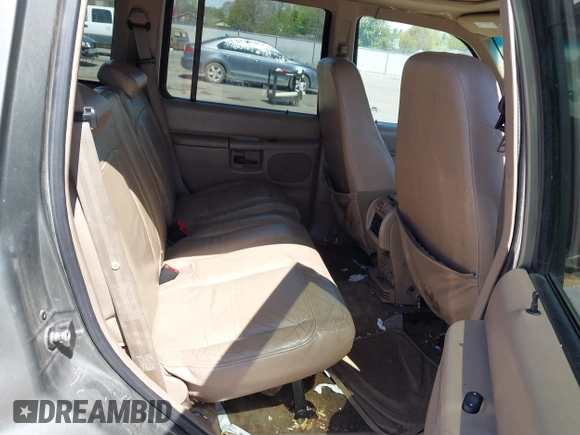 2001 Ford Explorer Eddie Bauer с VIN 1FMDU84PX1ZA53129, выставлен на аукционе IAAI как лот 42096784 с пробегом 283 962 миль миль и . История ставок и продаж доступна на DreamBid. Изображение 8.