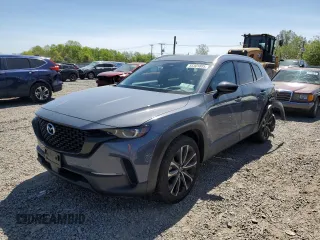 2025 Mazda CX-50 S Premium Plus z VIN 7MMVABEM9SN350176, wystawiony jako Copart lot #55303885 z przebiegiem 924 mil mil oraz Nie do naprawy. Historia ofert i sprzedaży dostępna na DreamBid. Obrazek 1.