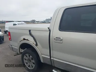 2006 Lincoln Mark LT with VIN 5LTPW185X6FJ17249, listed as a IAAI auction lot 42146867 with 1 mi miles. Bid and sale history available at carsss.com. Image 6.