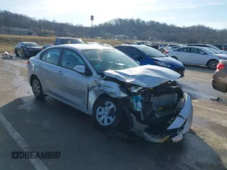 2023 Kia Rio S z VIN 3KPA24AD0PE611588, wystawiony jako IAAI lot #41477956 z przebiegiem 26 165 mil mil oraz . Historia ofert i sprzedaży dostępna na DreamBid. Obrazek 1.