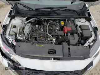 2024 Nissan Sentra S z VIN 3N1AB8BV5RY204479, wystawiony jako Copart lot #51910905 z przebiegiem 23 448 mil mil oraz Czysty tytuł • Clean title. Historia ofert i sprzedaży dostępna na DreamBid. Obrazek 11.