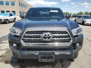 2017 Toyota Tacoma SR5 z VIN 3TMCZ5AN6HM060416, wystawiony jako Copart lot #56697175 z przebiegiem 120 029 mil mil oraz Szkoda całkowita • Salvage title. Historia ofert i sprzedaży dostępna na DreamBid. Obrazek 5.