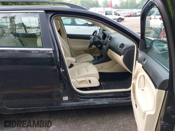 2013 Volkswagen Jetta TDI w/Sunroof & Nav with VIN 3VWPL7AJ7DM691954, listed as a IAAI auction lot 42395456 with 91,331 mi miles and . Bid and sale history available at DreamBid. Image 5.