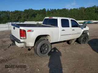 2013 GMC Sierra 3500HD SRW Denali z VIN 1GT426E86DF130266, wystawiony jako Copart lot #73859924 z przebiegiem 183 238 mil mil oraz Szkoda całkowita • Salvage title. Historia ofert i sprzedaży dostępna na DreamBid. Obrazek 3.