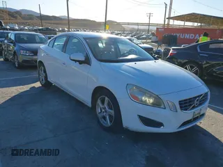 2013 Volvo S60 T5 with VIN YV1612FH8D2175195, listed as a IAAI auction lot 41319437 with 58,046 mi miles. Bid and sale history available at carsss.com. Image 1.