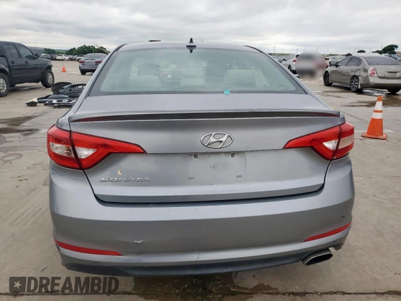 2017 Hyundai Sonata SE z VIN 5NPE24AF5HH448145, wystawiony jako Copart lot #56076575 z przebiegiem 168 358 mil mil oraz Czysty tytuł • Clean title. Historia ofert i sprzedaży dostępna na DreamBid. Obrazek 6.