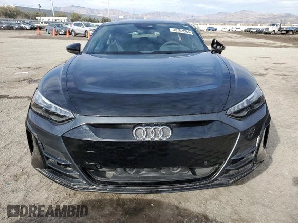 2023 Audi e-tron GT Premium Plus z VIN WAUFJBFWXP7003131, wystawiony jako Copart lot #38763864 z przebiegiem 16 636 mil mil oraz . Historia ofert i sprzedaży dostępna na DreamBid. Obrazek 5.