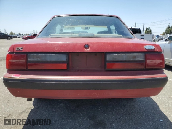 1988 Ford Mustang z VIN 1FABP40A9JF257876, wystawiony jako Copart lot #56777285 z przebiegiem 33 247 mil mil oraz Czysty tytuł • Clean title. Historia ofert i sprzedaży dostępna na DreamBid. Obrazek 6.
