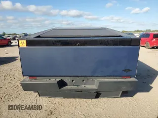 2024 Tesla Cybertruck Cyberbeast z VIN 7G2CEHEE3RA013268, wystawiony jako Copart lot #43322195 z przebiegiem Nie podano mil oraz Szkoda całkowita • Salvage title. Historia ofert i sprzedaży dostępna na DreamBid. Obrazek 6.