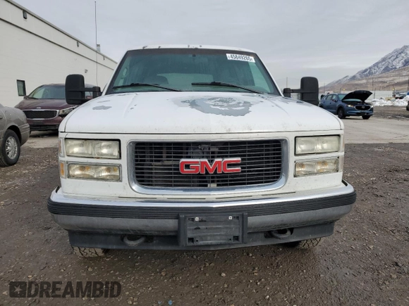 1997 GMC Suburban with VIN 3GKFK16RXVG501646, listed as a Copart auction lot 45849265 with 301,974 mi miles and Clean title. Bid and sale history available at DreamBid. Image 5.