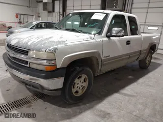 2002 Chevrolet Silverado 1500 LT with VIN 2GCEK19T021290878, listed as a IAAI auction lot 41715052 with 299,629 mi miles. Bid and sale history available at carsss.com. Image 2.