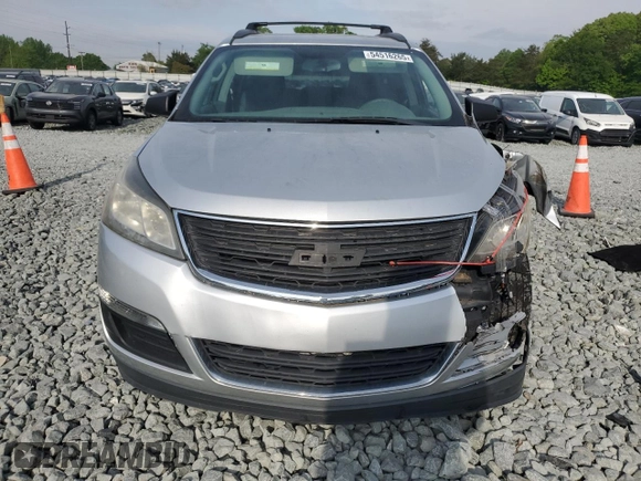 2015 Chevrolet Traverse LS z VIN 1GNKRFKDXFJ156753, wystawiony jako Copart lot #54516265 z przebiegiem 151 487 mil mil oraz Szkoda całkowita • Salvage title. Historia ofert i sprzedaży dostępna na DreamBid. Obrazek 5.