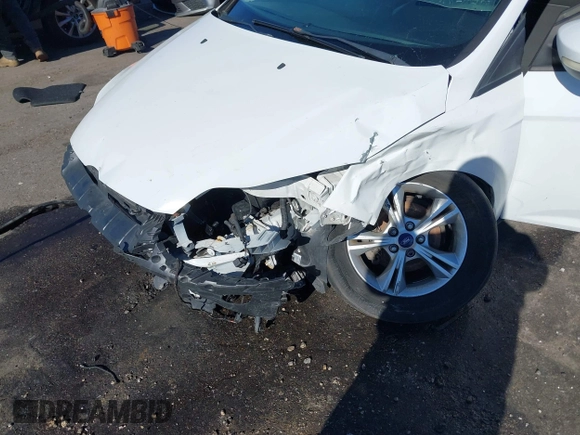 2013 Ford Focus SE with VIN 1FADP3F29DL178636, listed as a IAAI auction lot 40982395 with 1 mi miles. Bid and sale history available at carsss.com. Image 6.