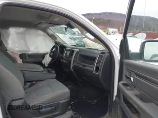 2017 Ram 1500 Tradesman z VIN 3C6JR6DT0HG654593, wystawiony jako IAAI lot #41602413 z przebiegiem 38 215 mil mil oraz . Historia ofert i sprzedaży dostępna na DreamBid. Obrazek 5.