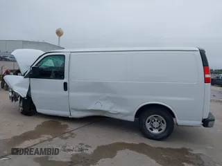 2018 Chevrolet Express Cargo Van with VIN 1GCWGAFG3J1905280, listed as a IAAI auction lot 41610303 with 262,115 mi miles. Bid and sale history available at carsss.com. Image 15.