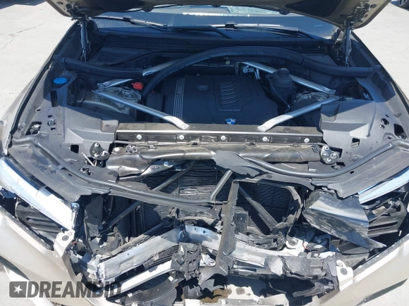 2019 BMW X5 xDrive40i z VIN 5UXCR6C54KLL62006, wystawiony jako IAAI lot #42149795 z przebiegiem 57 470 mil mil oraz . Historia ofert i sprzedaży dostępna na DreamBid. Obrazek 10.