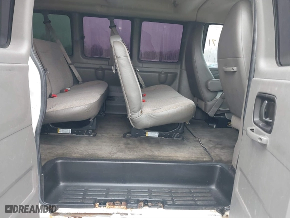 2012 Chevrolet Express Passenger 1LT with VIN 1GAZG1FG2C1158103, listed as a IAAI auction lot 40811071 with 264,063 mi miles. Bid and sale history available at carsss.com. Image 8.